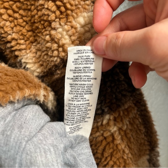 Avec Les Filles Plaid Teddy Fleece Shirt Jacket In Taupe Plaid Shacket - Picture 5 of 5